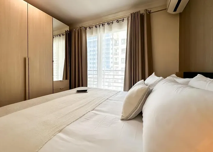 Upscale Expansive 2br - Ultra Fast Wifi - Phrom Phong
