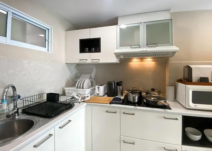 Upscale Expansive 2br - Ultra Fast Wifi - Phrom Phong Apartment