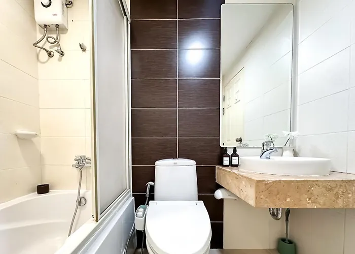 Upscale Expansive 2br - Ultra Fast Wifi - Phrom Phong Apartment *