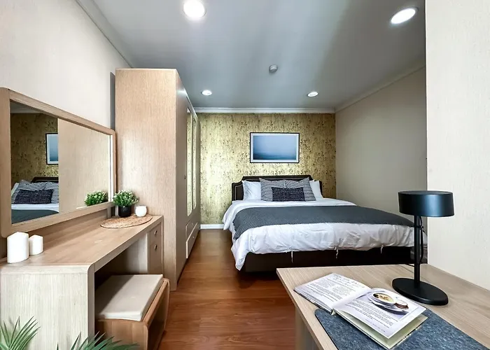 Upscale Expansive 2br - Ultra Fast Wifi - Phrom Phong Bangkok