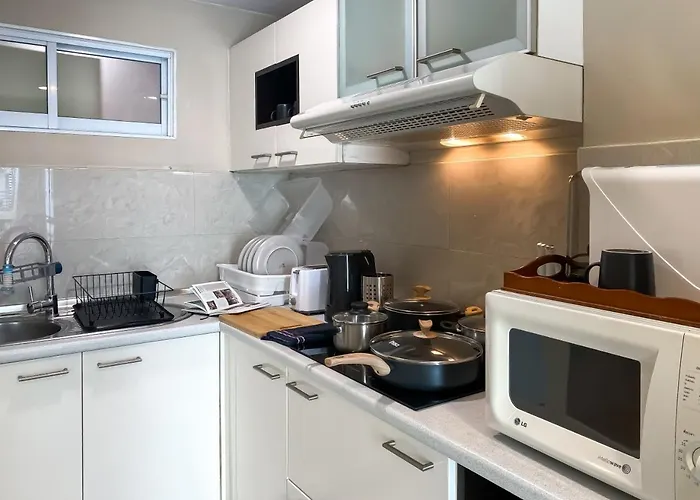 Upscale Expansive 2br - Ultra Fast Wifi - Phrom Phong Apartment