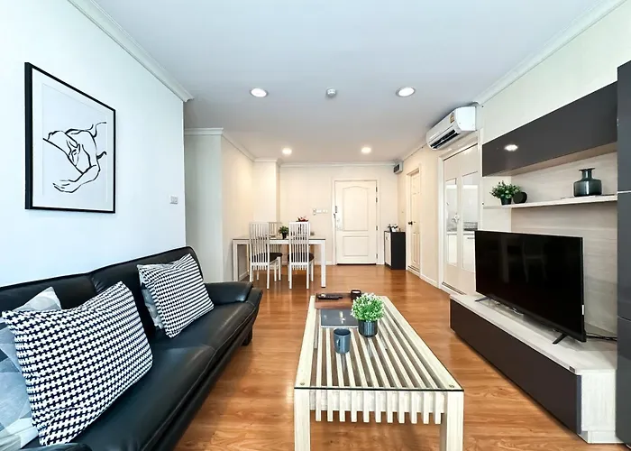 Upscale Expansive 2br - Ultra Fast Wifi - Phrom Phong Apartment